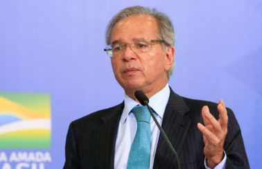 Paulo Guedes critica a França e xinga: ‘vamos ligar o f*-se para vocês’