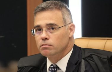 Mendonça leva ao plenário do STF ações contra emenda que criou benefícios em ano eleitoral