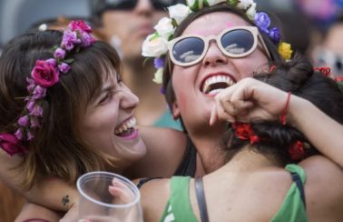 55% dos jovens brasileiros deixariam o país se pudessem, diz pesquisa