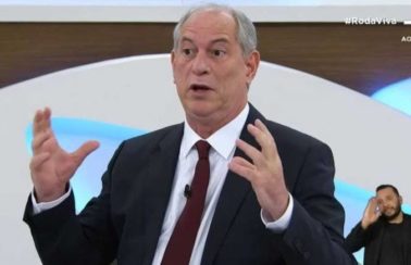 Ciro diz que Bolsonaro faz ‘apologia à ignorância’ e Lula promove ‘memória afetiva mentirosa’