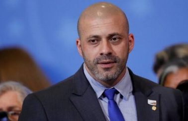Proibido pelo STF de usar redes sociais, Daniel Silveira ataca Alexandre de Moraes
