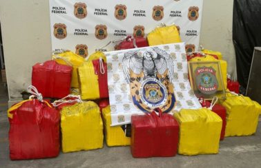 Polícia apreende mais de 1 tonelada de cocaína em barco pesqueiro em Fortaleza