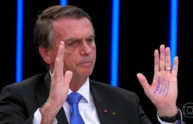 Bolsonaro diz que governo fez ‘muito pelo Brasil’ na pandemia e defende dados econômicos