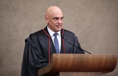 Moraes atendeu a pedido de Randolfe para quebrar sigilo bancário de empresários bolsonaristas