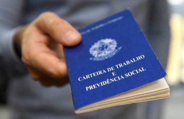 Desemprego recua para 9,1% em julho, mas número de informais é recorde