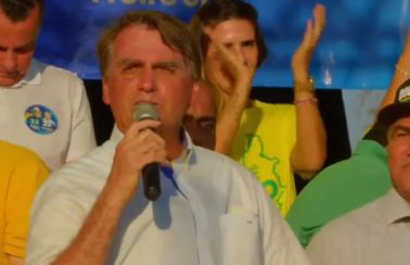 Bolsonaro ignora assassinato de petista e fala em varrer PT “para o lixo”
