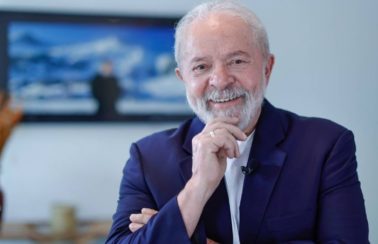 Lula oscila para cima e mantém chances de vitória no primeiro turno, mostra Ipec