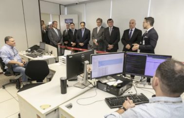 Após visita à sala de totalização, Moraes reafirma que votação é auditável e processo, transparente