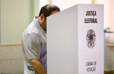 Máscara e comprovação de vacina não serão obrigatórios para votação no domingo