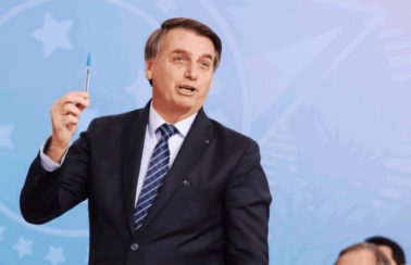 Bolsonaro antecipa pagamento do Auxílio Brasil e do Auxílio Gás para antes do segundo turno