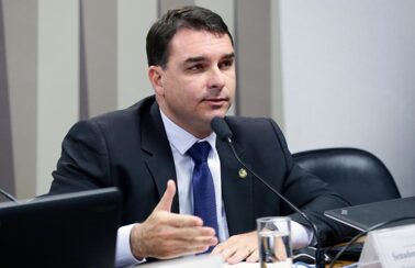 ‘Não vamos desistir do nosso Brasil’, diz Flávio Bolsonaro após resultado das eleições