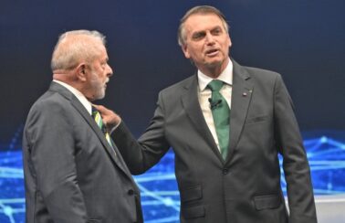 Bolsonaro planeja viagem ao exterior para não passar faixa presidencial a Lula