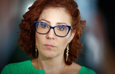 PGR pede depoimento de Carla Zambelli antes de decidir se apura conduta da deputada ao sacar arma e perseguir homem em SP
