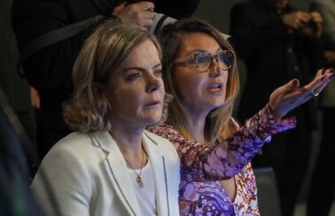 Gleisi convida PSD e MDB para integrar equipe de transição de Lula