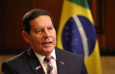 Mourão diz que não vai passar faixa a Lula: ‘Não sou presidente’