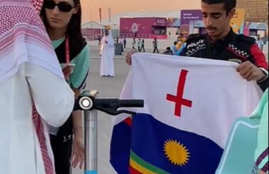 Bandeira de Pernambuco é confundida com LGBTQIAP+ e gera abordagem no Catar; veja vídeos