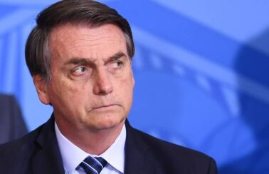 Bolsonaro suspende orçamento secreto após apoio do PT a Lira, diz jornal