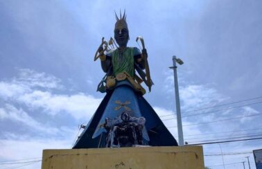 Estátua da Mãe Stella de Oxóssi é incendiada em Salvador