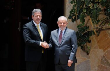 Arthur Lira se dispõe a passar a faixa presidencial para Lula