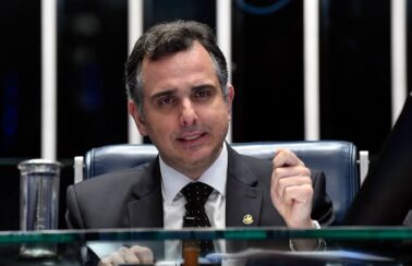 Pacheco critica ‘intolerância’ e chama bolsonaristas que depredaram prédio da PF de ‘minoria raivosa’