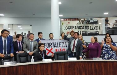 Vereadores entram na Justiça com mandado de segurança contra trâmite da taxa do lixo em Fortaleza