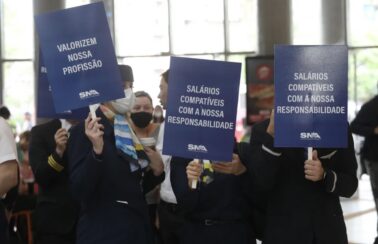 Aeronautas rejeitam proposta das empresas e mantêm paralisação
