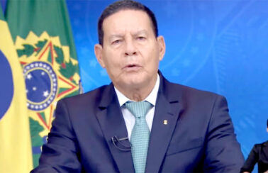 Filhos de Jair Bolsonaro reagem a pronunciamento de Hamilton Mourão: ‘Máscaras caem’