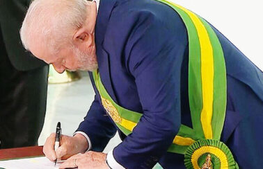 Lula assina despacho para reavaliar sigilo imposto por Bolsonaro a documento