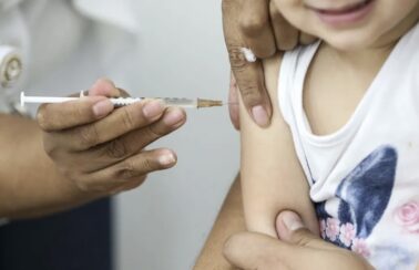 Vacinação de crianças contra a Covid está suspensa em Fortaleza por falta de doses