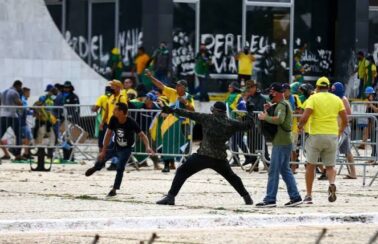 Invasores bolsonaristas podem pegar mais de 15 anos de prisão, dizem criminalistas