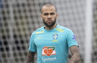 Lateral da Seleção Brasileira, Daniel Alves é preso na Espanha por suposto estupro