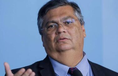 PF vai investigar se houve omissão de agentes públicos no território Yanomami, diz Flávio Dino