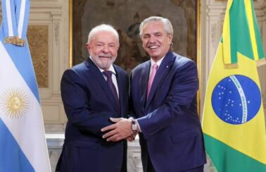 Lula participa da reunião da cúpula da Celac, em Buenos Aires, nesta terça (24)