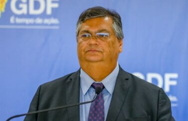 ‘A lei é maior que os extremistas’, diz Dino sobre operação da Polícia Federal que cumpre mandados contra golpistas