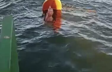 Mulher morre após canoa naufragar em região turística da Bahia