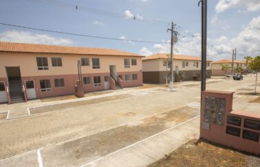 Após anos de espera, conjuntos habitacionais são entregues na Bahia