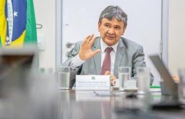 Ministro diz que 1,5 milhão de beneficiários serão excluídos do Bolsa Família em março