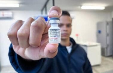 Brasil começa a aplicar vacina bivalente contra covid-19