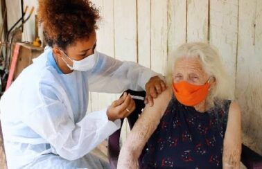 Entenda o que é a vacina bivalente contra a Covid-19 e quem pode tomar