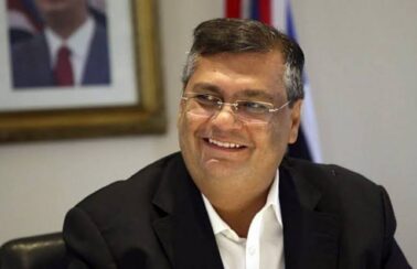 Dino diz que pedirá para PF investigar tentativa do governo Bolsonaro de trazer ao país ilegalmente joias para Michelle