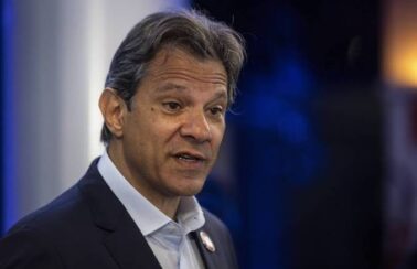 “Ninguém ganha presente de R$ 16 milhões”, diz Haddad sobre joias