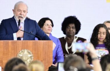 Dia da Mulher: Lula propõe salários iguais e cotas para vítimas de violência