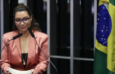 Janja discursa no Senado e diz sofrer ataques: ‘Até mais que o presidente’