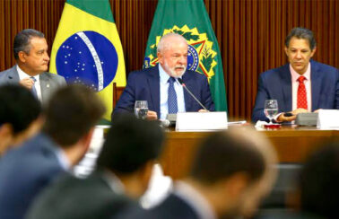 Não anunciem “absolutamente nada” sem passar pela Casa Civil, diz Lula a ministros