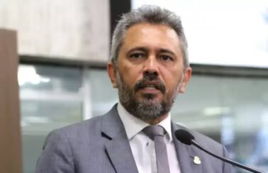 Nas próximas semanas reajuste no piso de professores deve ser anunciado, garante governador do Ceará