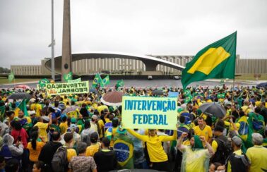 Moraes mantém prisão de 294 acusados por atos antidemocráticos