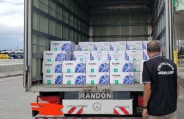 Fiscais apreendem 3 mil litros de agrotóxicos clandestinos em Sergipe