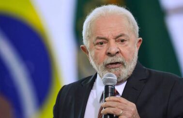 Lula pede que projeto de lei que limita remoção de conteúdos na internet deixe de tramitar no Congresso