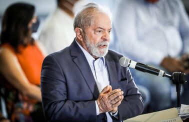 Lula elogia Haddad e volta a atacar juros altos: ‘Estão brincando com o país’