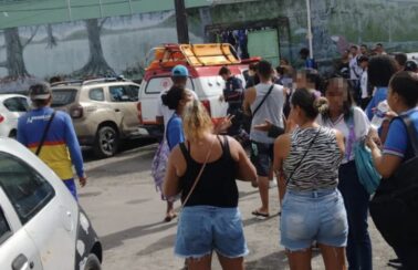 Estudante é levado para delegacia após invadir escola com faca em Salvador